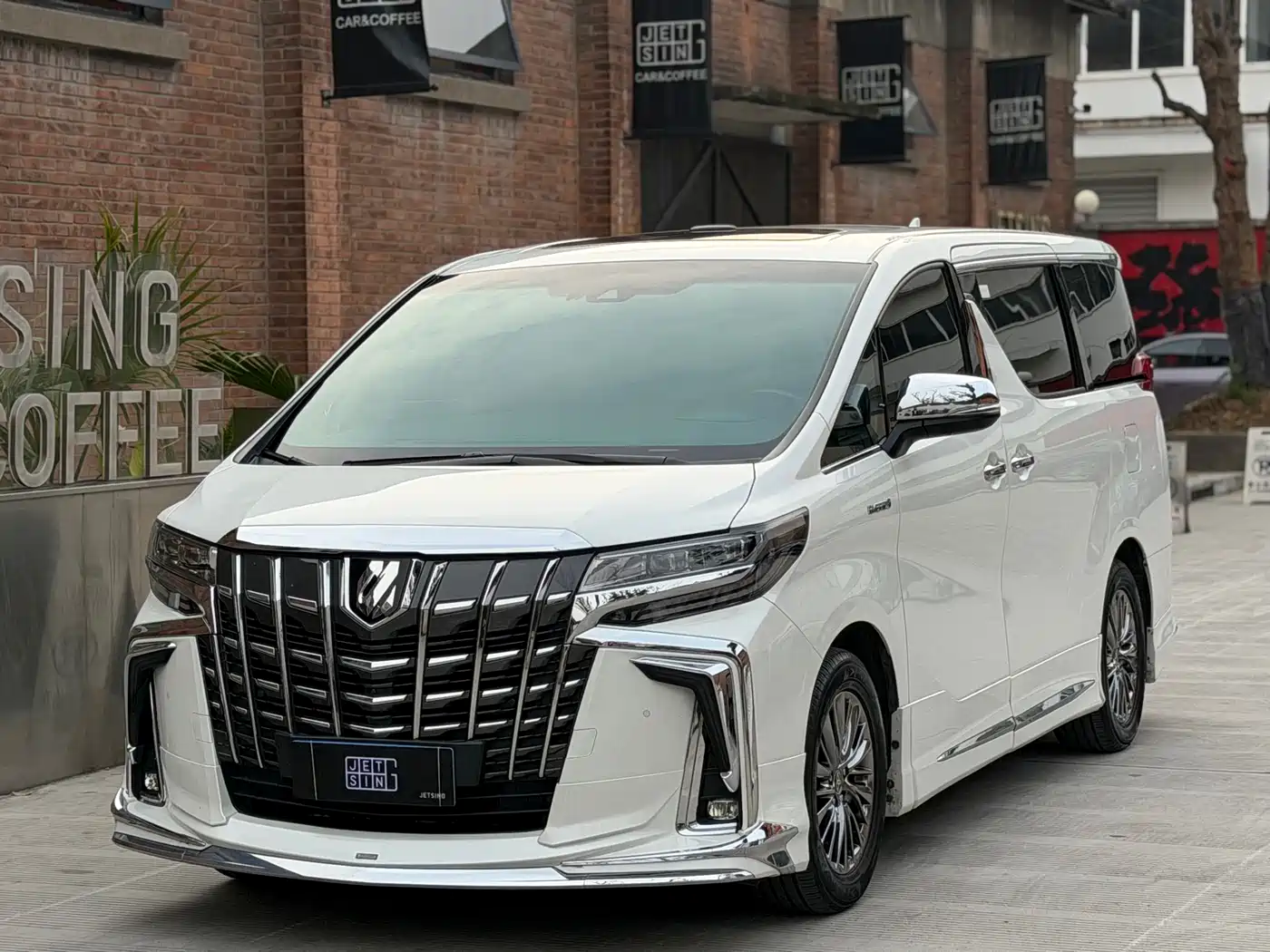 Toyota Alphard 2021 Hybrid 2.5L Premium фото 2