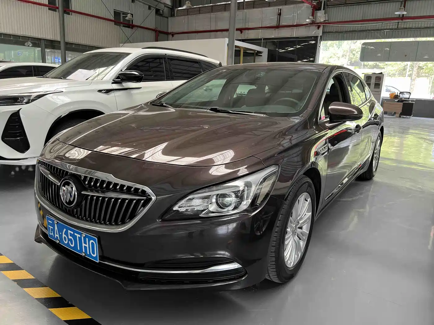 Buick LaCrosse 2016 Facelift 20T Leading