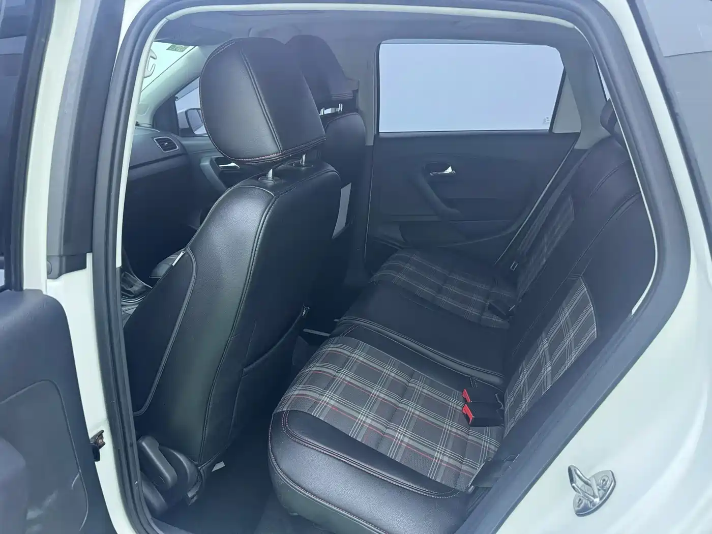 Volkswagen Polo 2016 1.6L Automatic Comfort фото 5