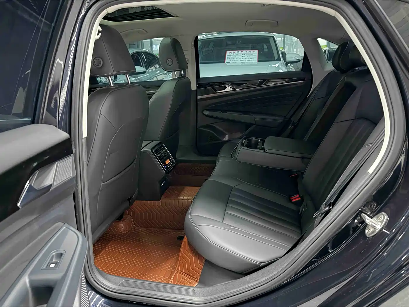 Volkswagen Passat 2023 280TSI Starlight Elite Edition фото 14