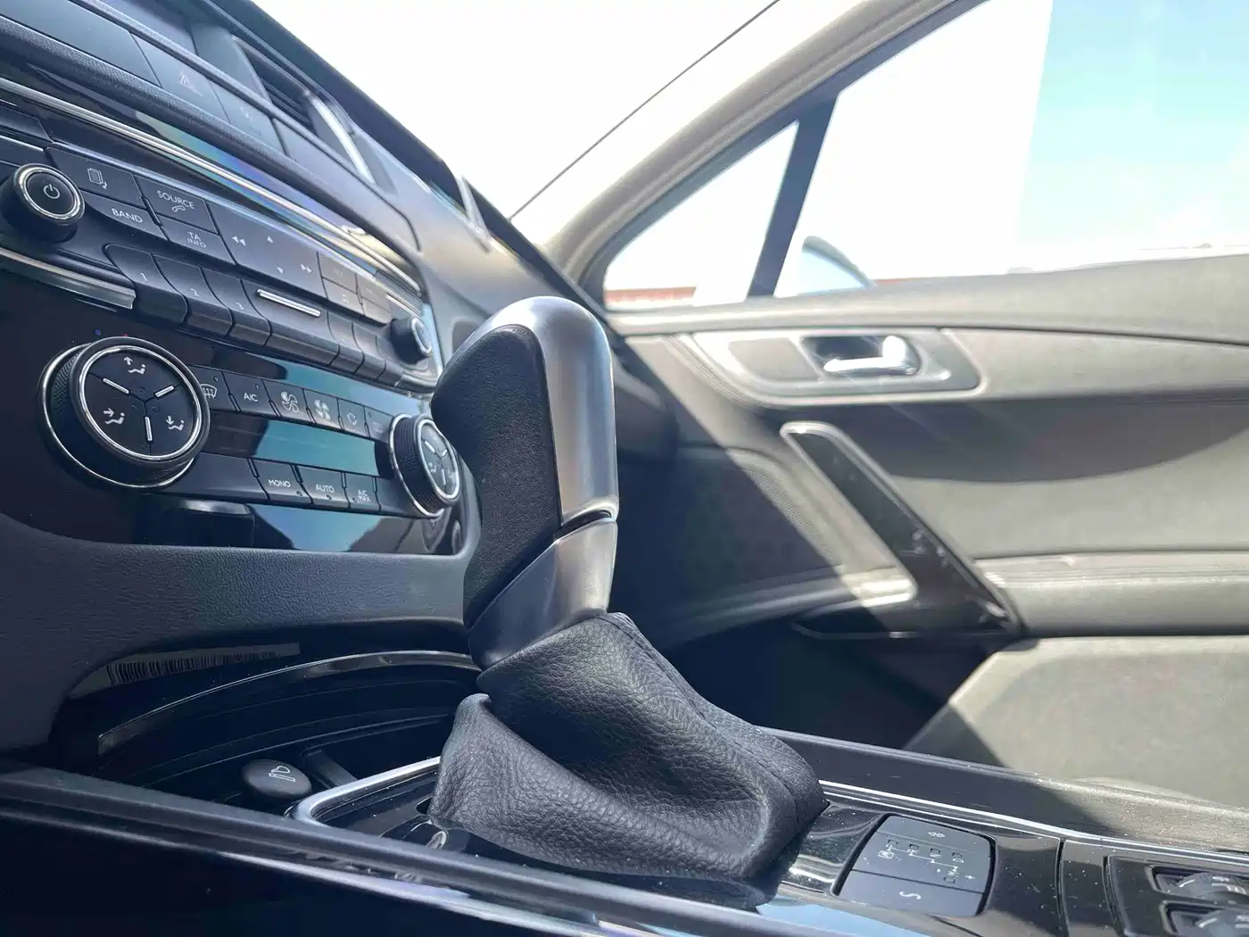 Peugeot 508 2015 1.6THP Auto Excellence Edition фото 11