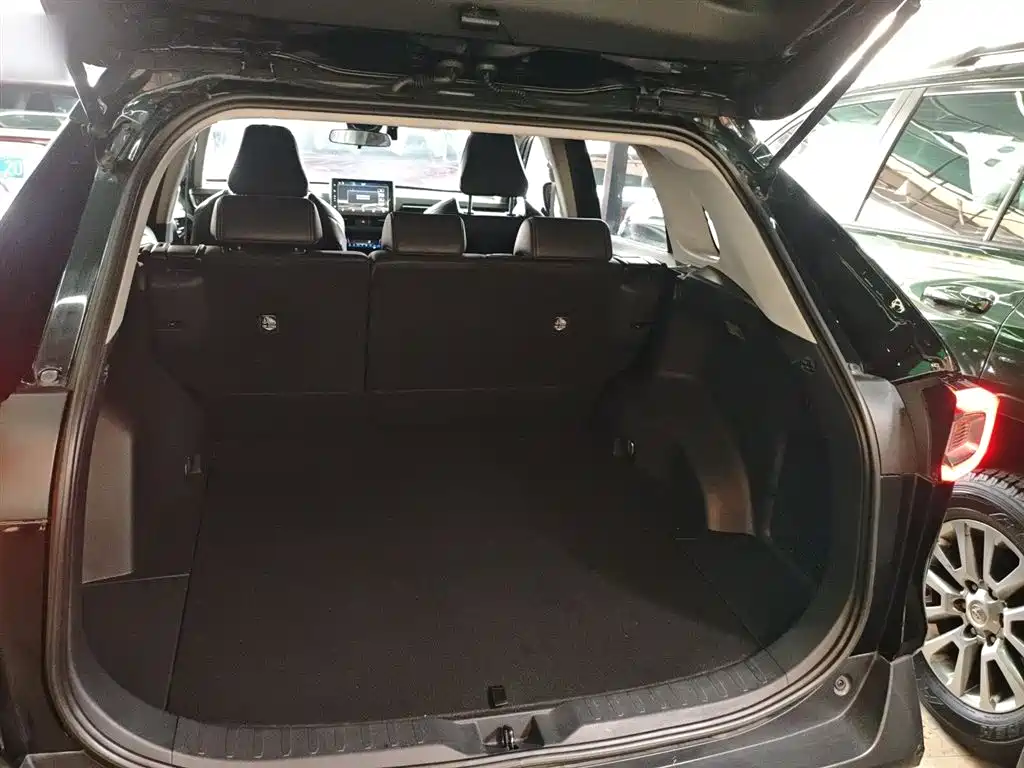 Toyota Wildlander 2022 2.0L CVT FWD Luxury PLUS Edition фото 15