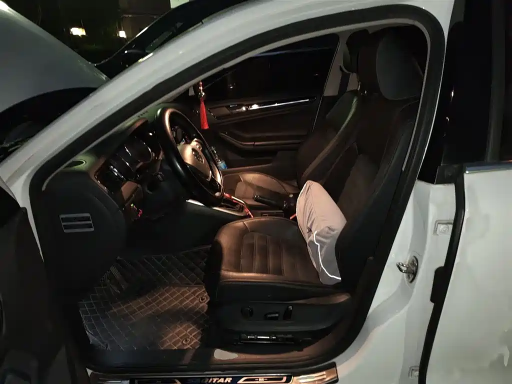 Volkswagen Sagitar 2017 230TSI Automatic Luxury фото 8