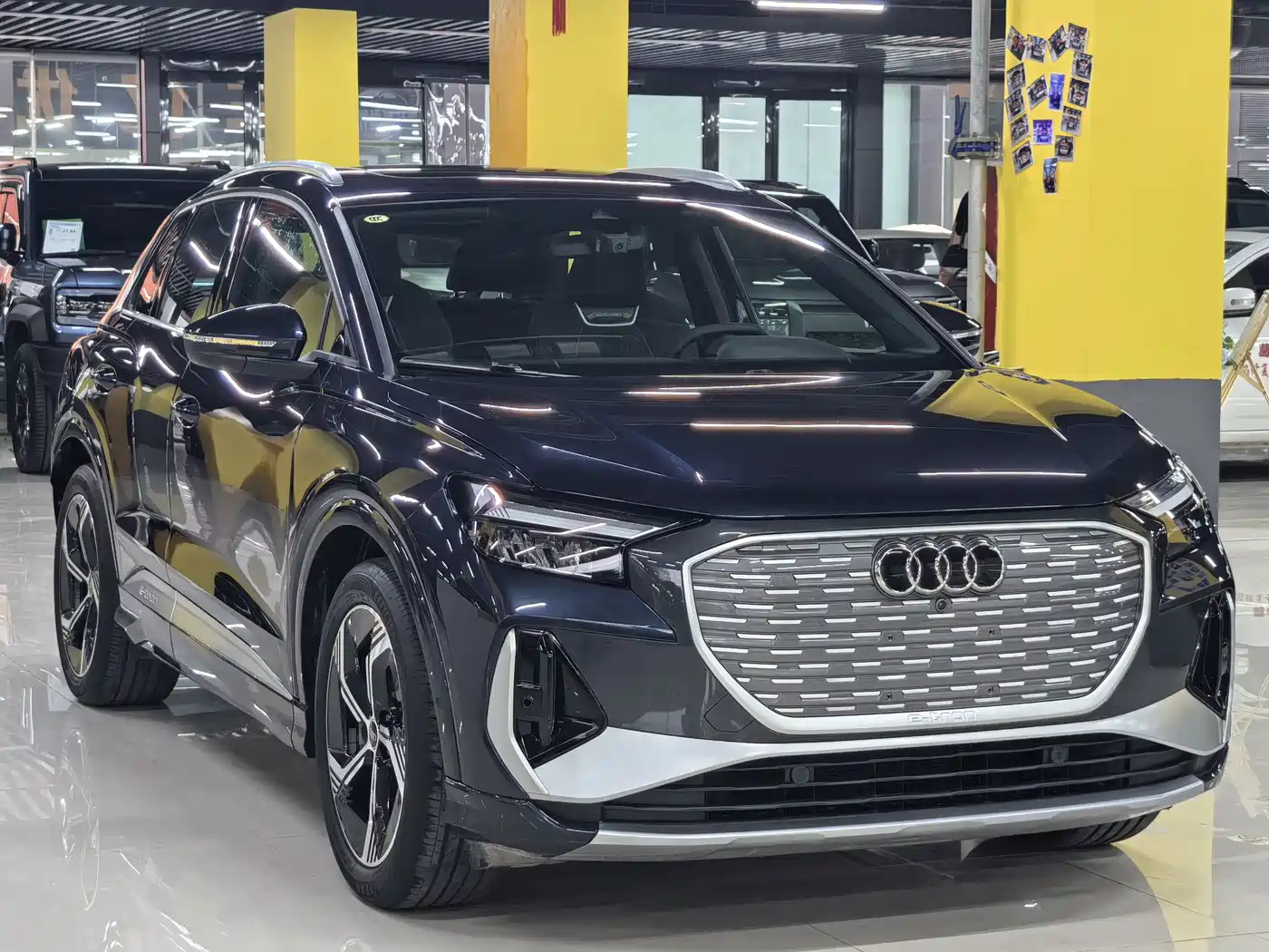AUDI Q4 E TRON