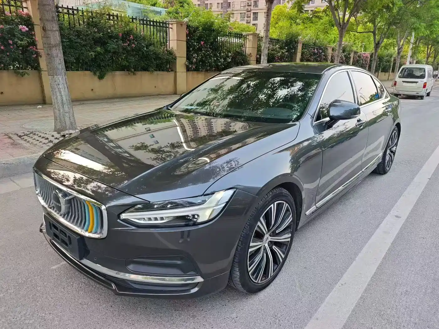 Volvo S90 2023 B5 Intelligent Vision Luxury Edition фото 3