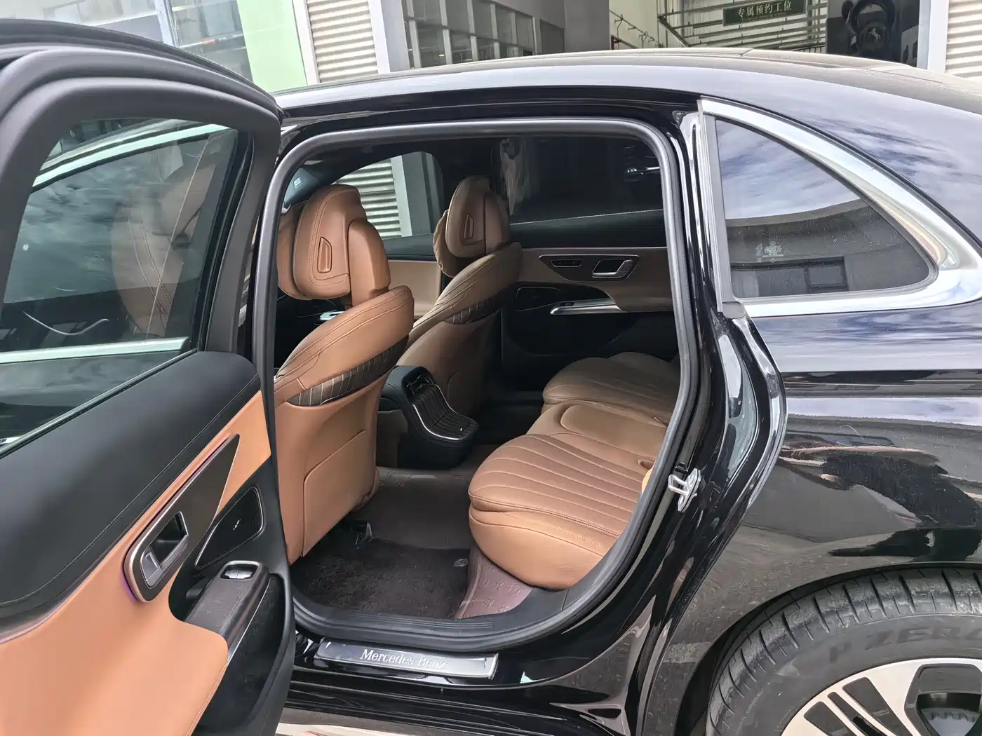 Mercedes-Benz E-Class New Energy 2024 E 350 e L Plug-in Hybrid Sedan фото 11