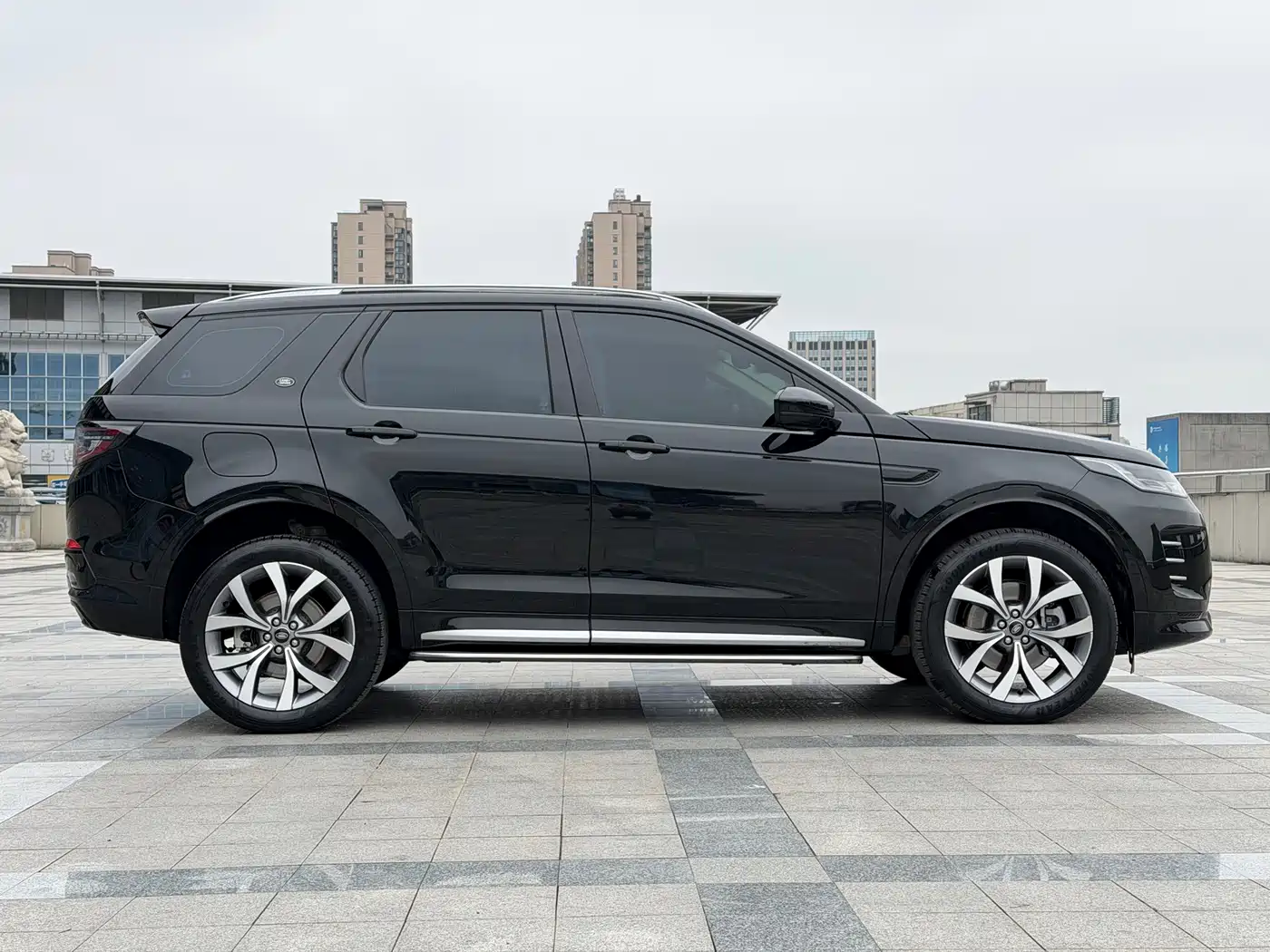 Land Rover Discovery Sport 2025 249PS Performance Tech Edition фото 4