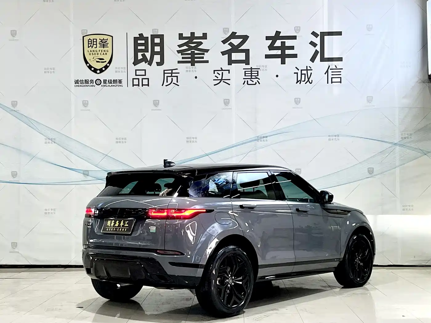 Land Rover Range Rover Evoque 2020 Model 249PS R-DYNAMIC S Gloss Black Sport Edition фото 4