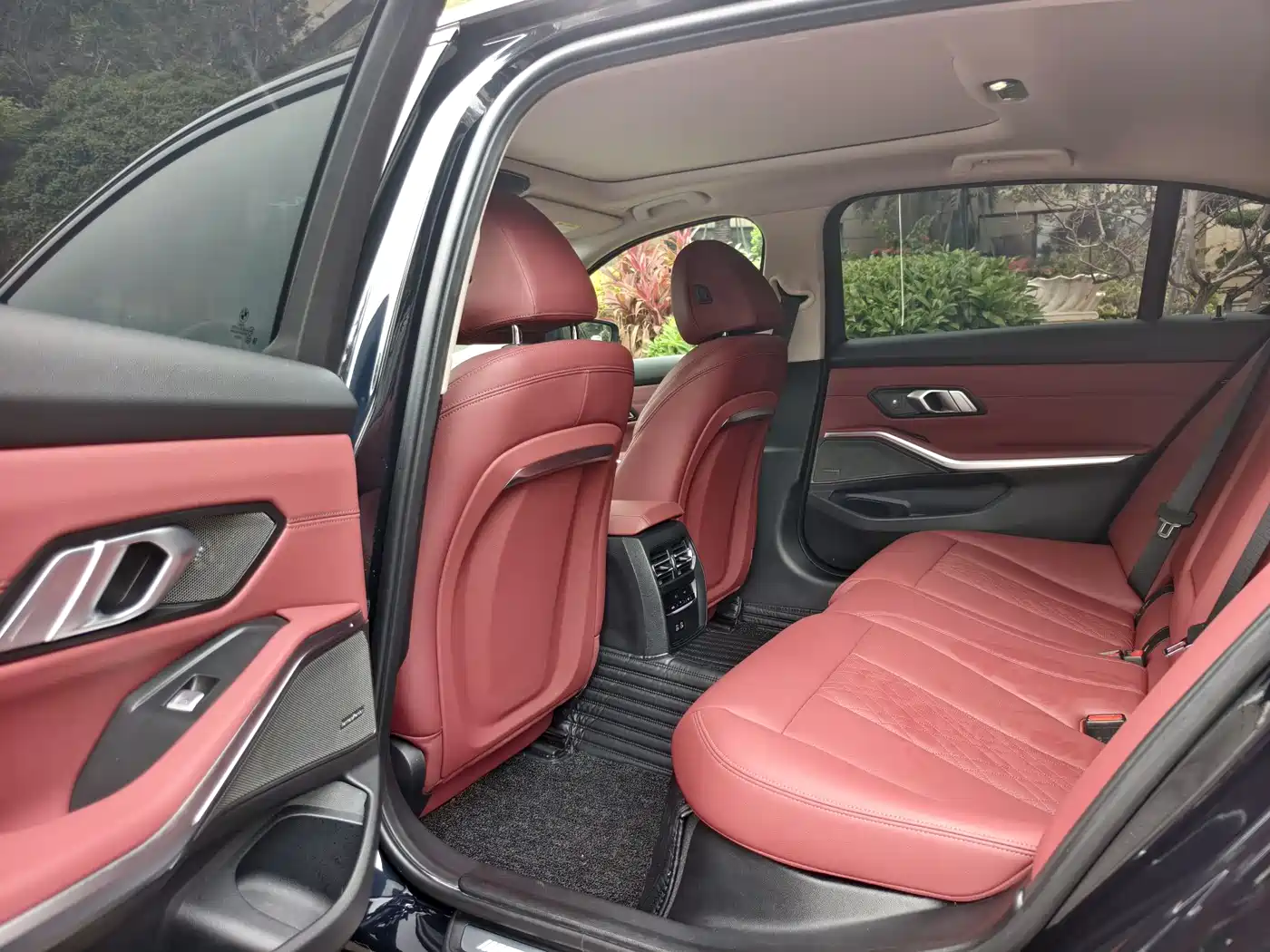 BMW 3 Series 2024 325Li M Sport Shadowline Package фото 10