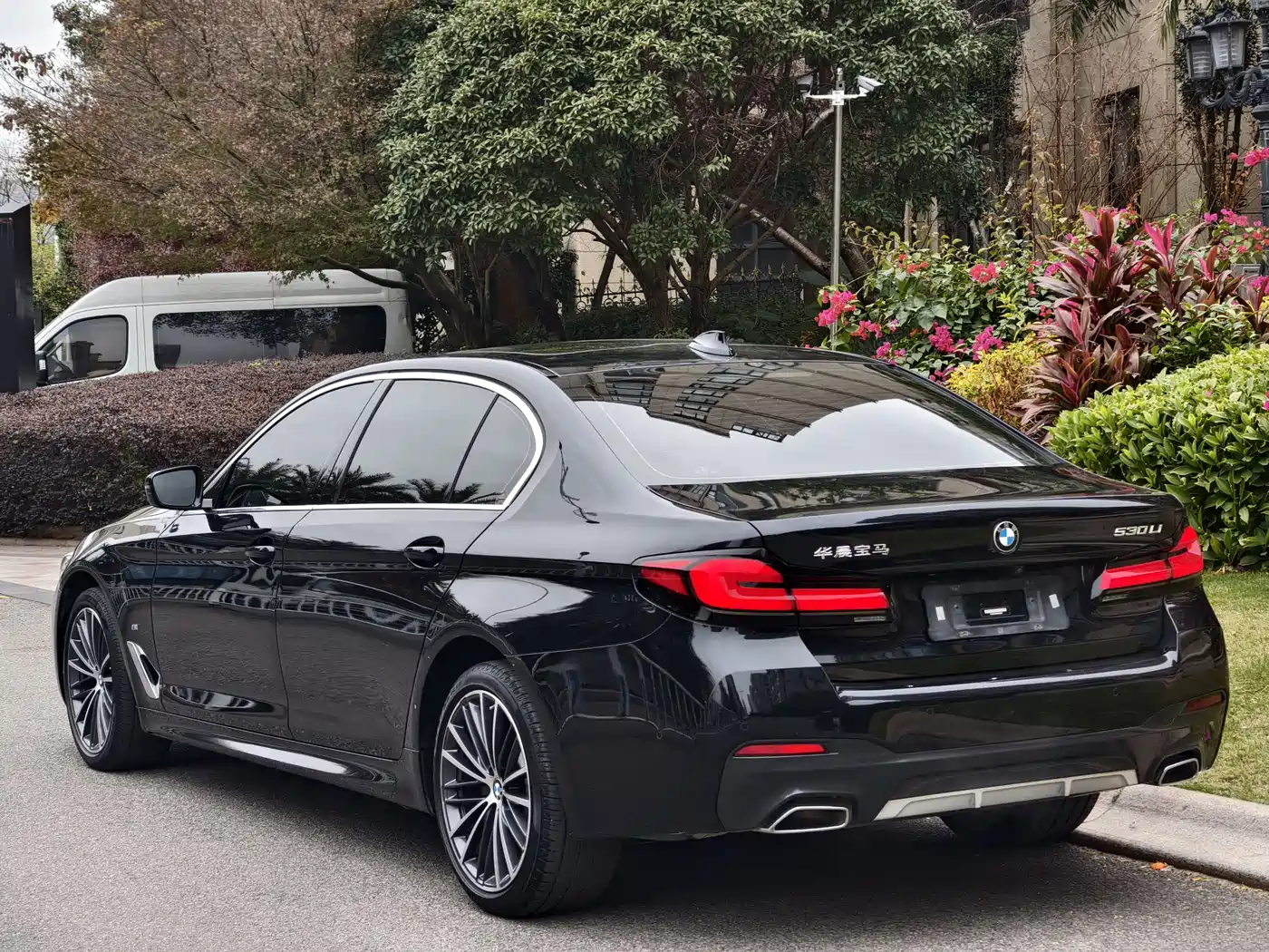 BMW 5 Series 2023 530Li Leading M Sport Package фото 5