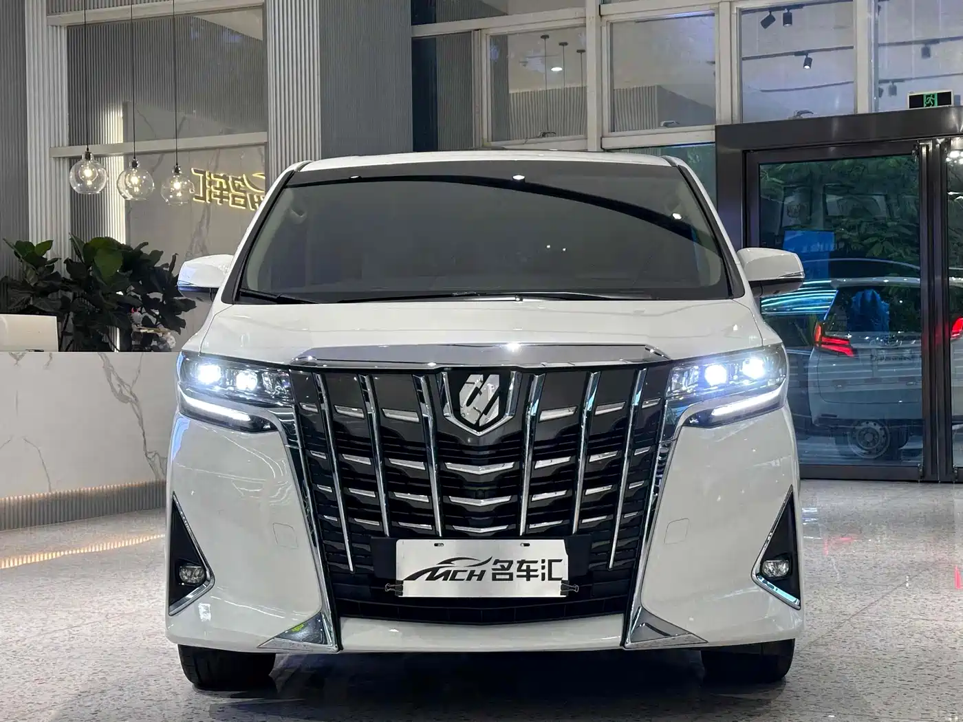 Toyota Alphard 2018 Facelift 3.5L Luxury Edition фото 2