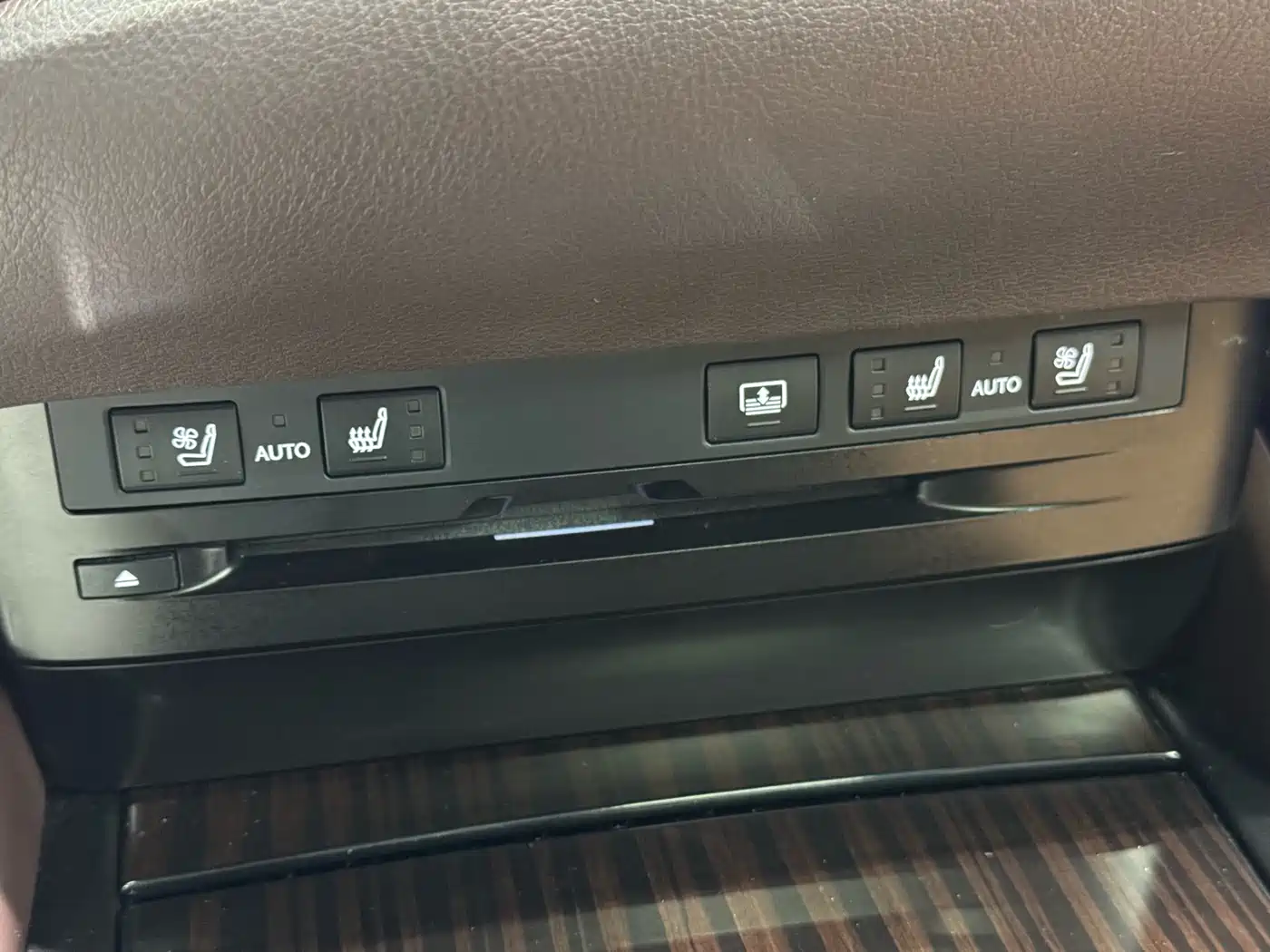 Lexus ES 2020 Model 300h Premium Edition фото 19