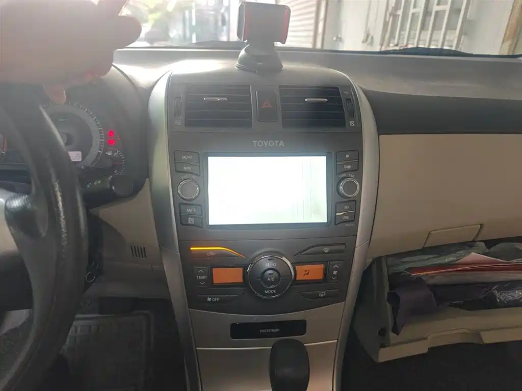 Toyota Corolla 2013 Special Edition 1.6L Auto Ultimate Cool GL фото 14