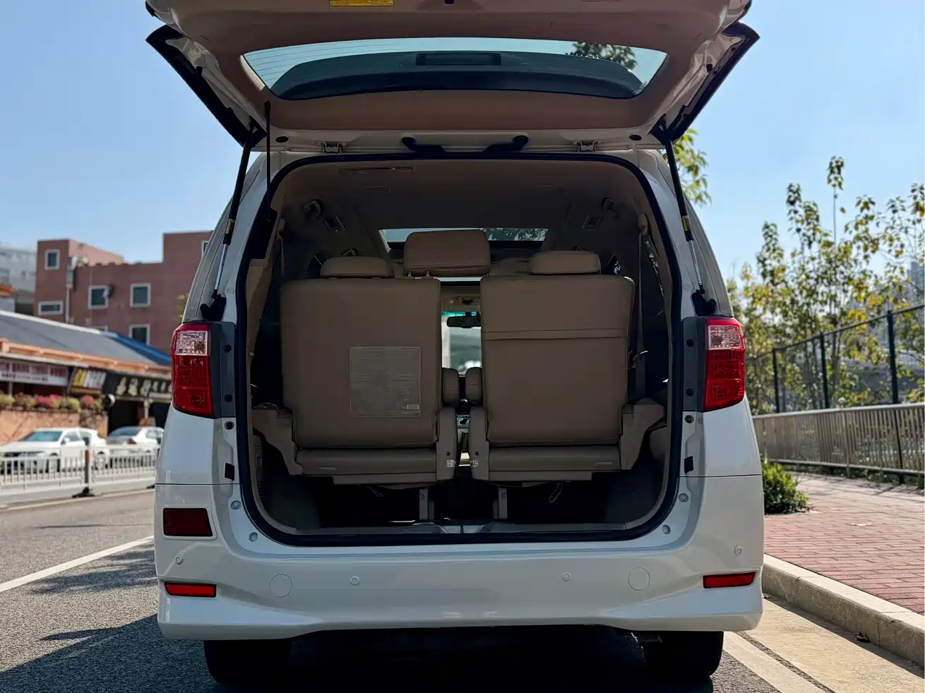 Toyota Alphard 2012 3.5L Luxury Edition фото 17