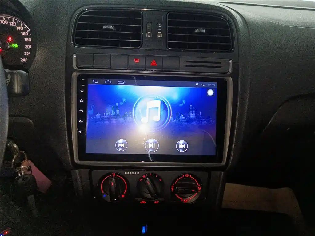 Volkswagen Polo 2016 1.4L Automatic Trend фото 9