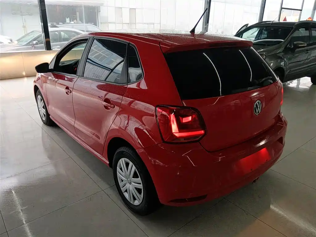 Volkswagen Polo 2016 1.4L Automatic Trend фото 23