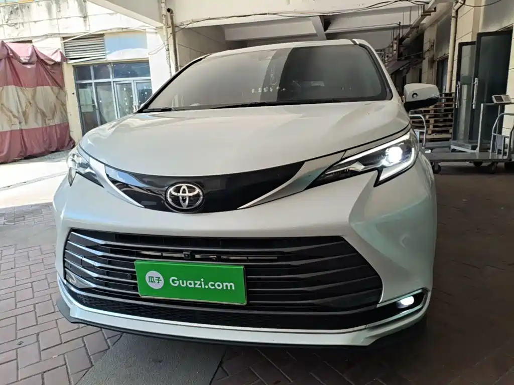 Toyota Sienna 2025 2024 2.5L Hybrid 4WD Premium Edition