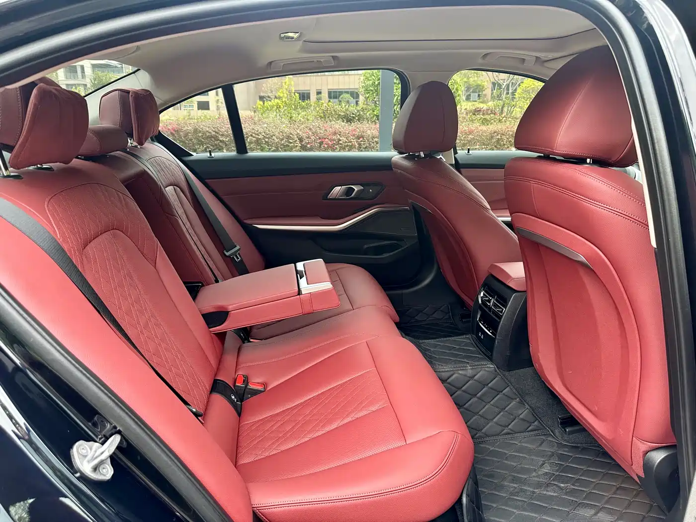 BMW 3 Series 2024 325Li M Sport Shadowline Package фото 13