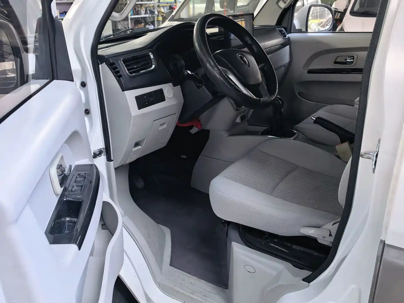 Jinbei New Hiace S 2022 2021 1.5L Business Central Air-conditioned Passenger Vehicle China VI SWC15M