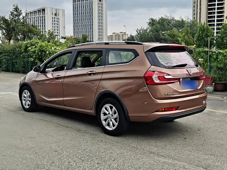 Baojun 310W 2018 2017 1.5L Manual Fashion Edition (China V)