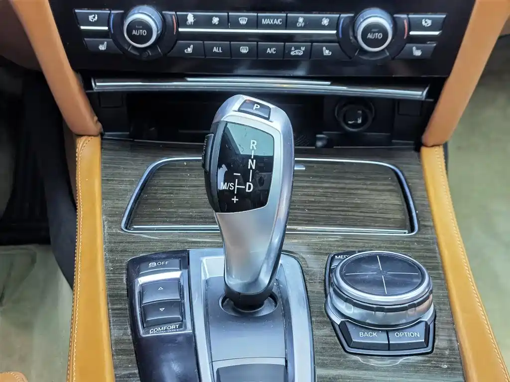 BMW 7 Series 2013 Model 740Li Leading фото 13