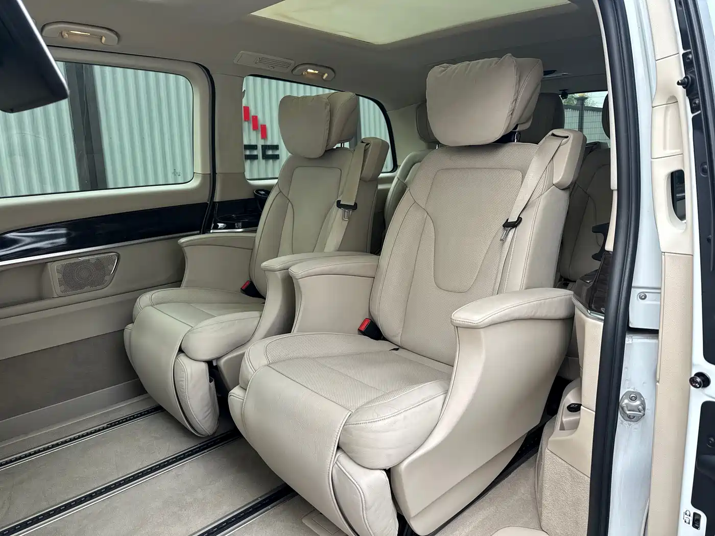 Mercedes-Benz V-Class 2017 Model V 260 Premium Edition фото 7