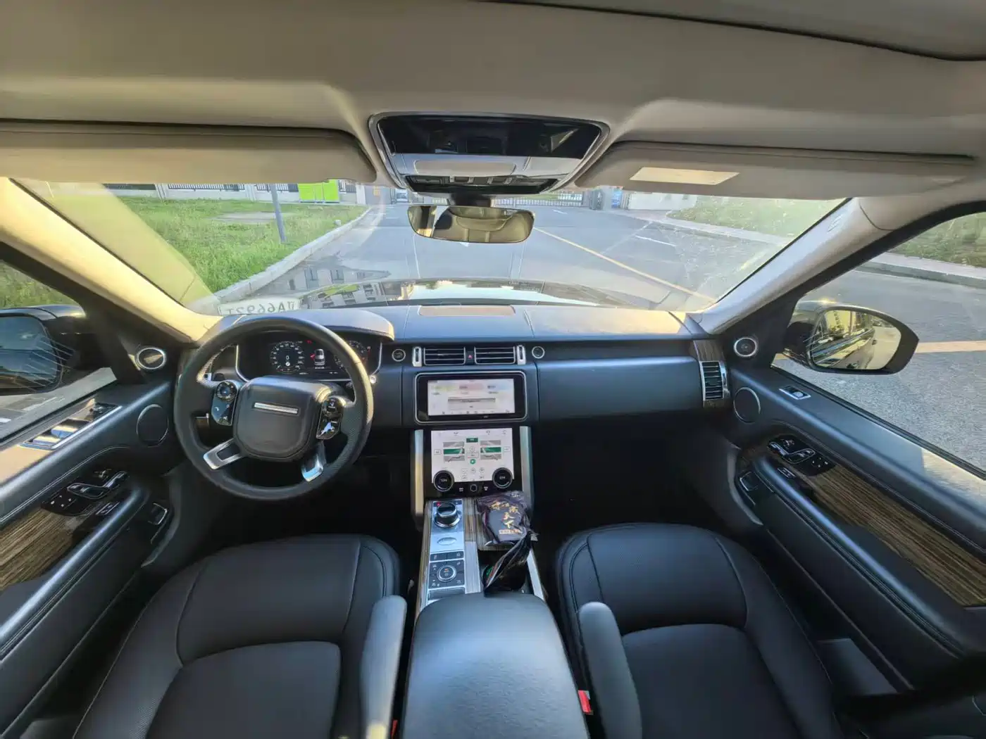 Land Rover Range Rover 2018 3.0 SC V6 Vogue SE Genesis Extended Edition фото 6