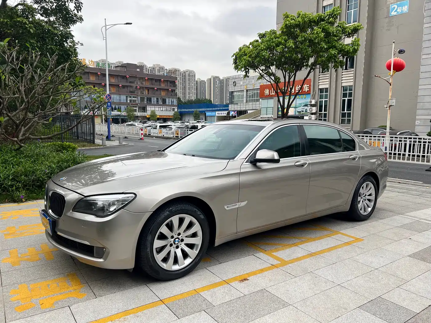 BMW 7 Series 2009 Model 740Li Leading Edition фото 3