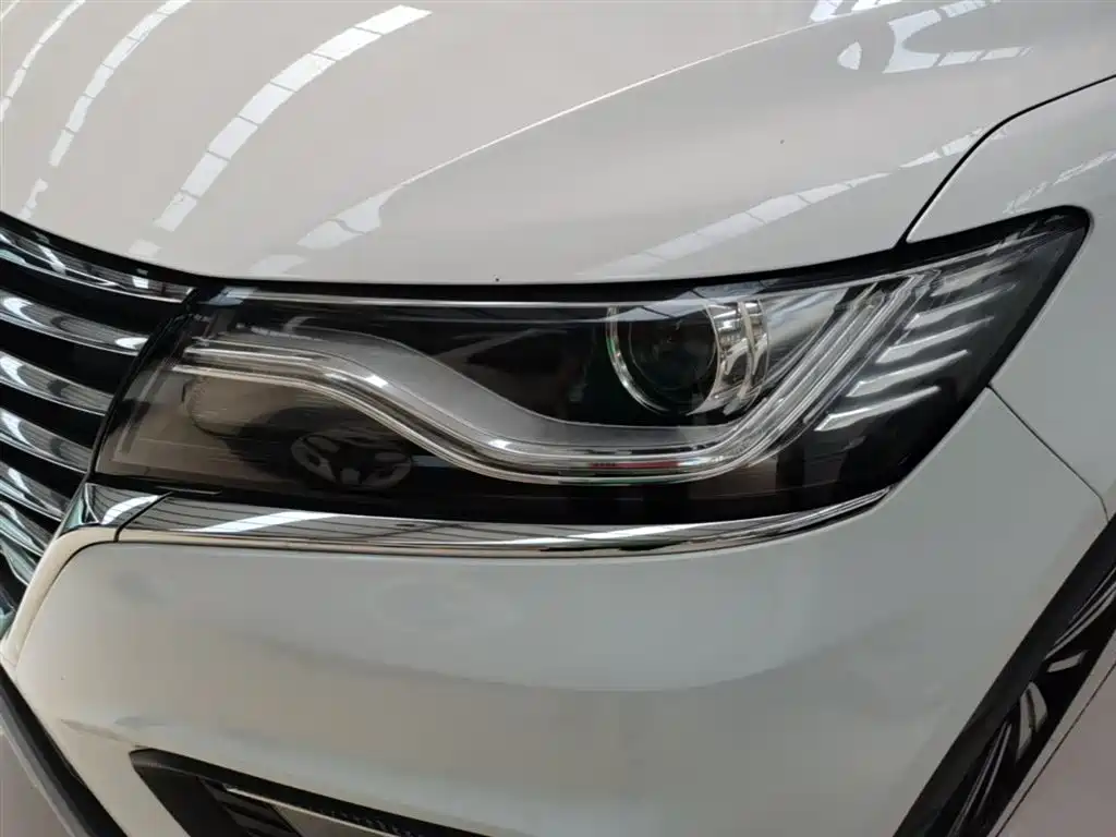 Фото 24 - Roewe RX5