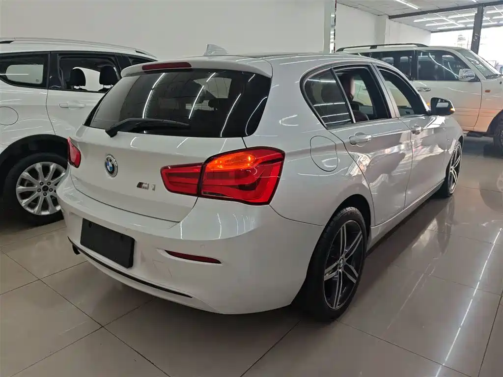 BMW 1 Series (Import) 2018 118i Sport Design Package фото 7