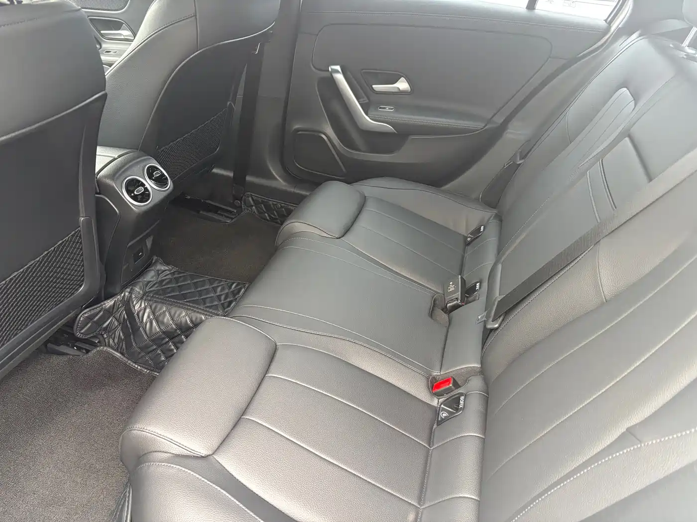 Mercedes-Benz A-Class 2023 A 200 L Fashion фото 5