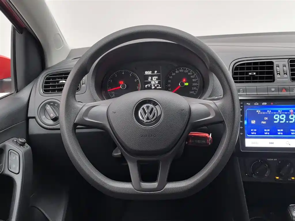 Volkswagen Polo 2018 1.5L Auto Safe Drive фото 11