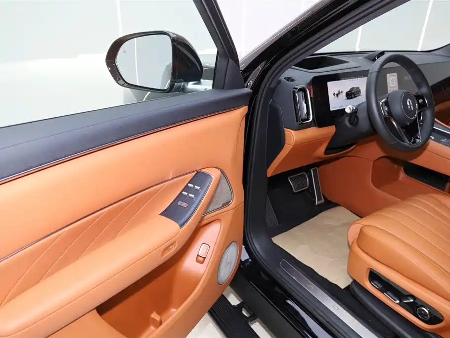 AITO Wenjie AITO M8 2025 Extended Range Ultra 53.4kWh 6-Seater фото 19