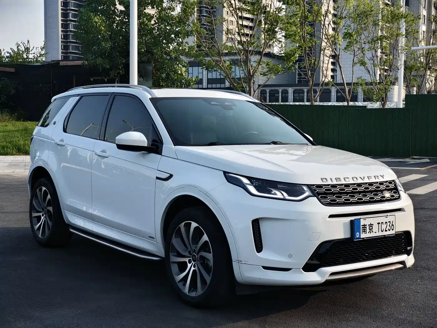 Land Rover Discovery Sport 2022 Model 249PS R-Dynamic S Performance Edition 5-Seater фото 4