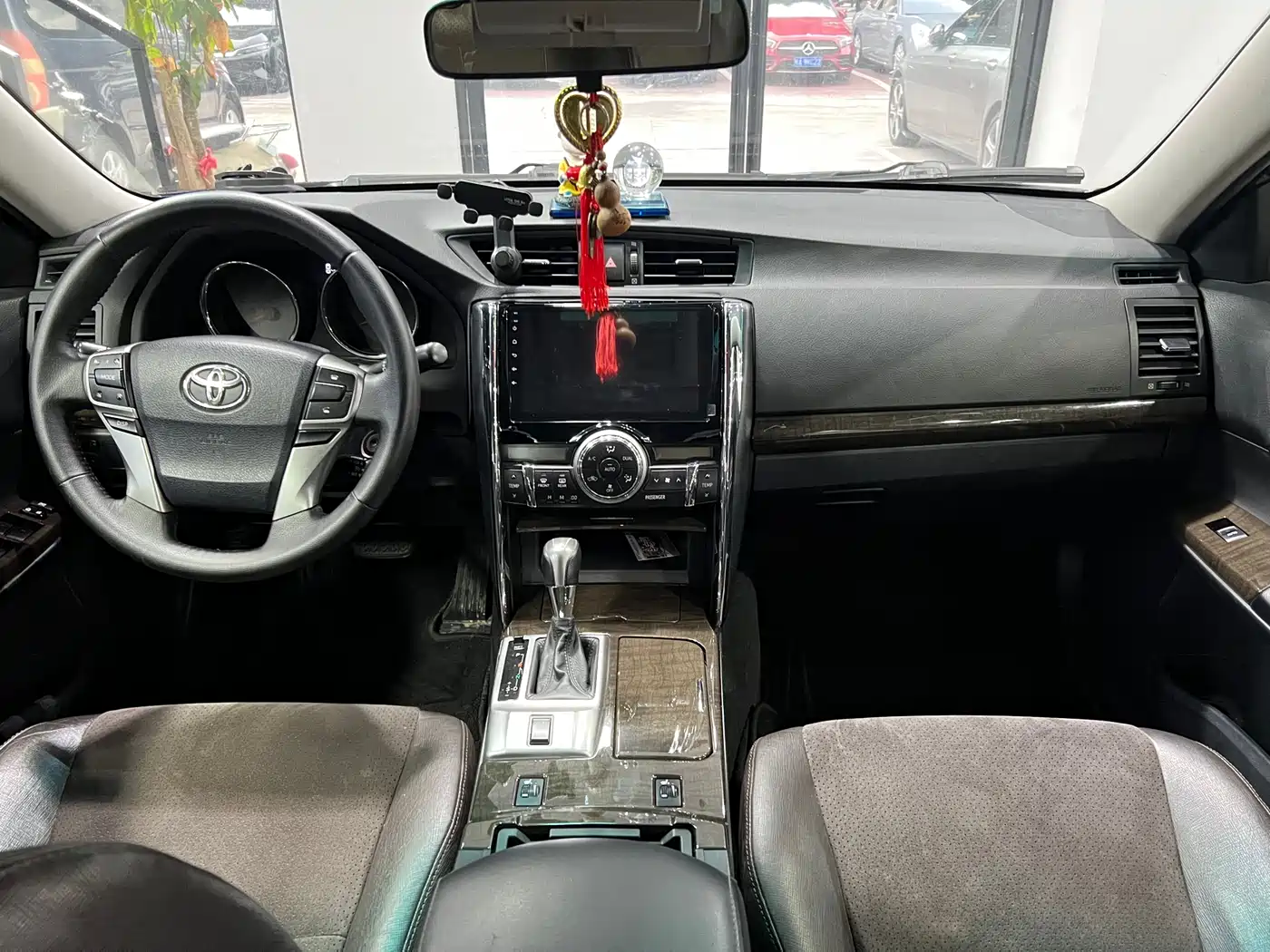 Toyota Reiz 2013 2.5V Premium Edition фото 10