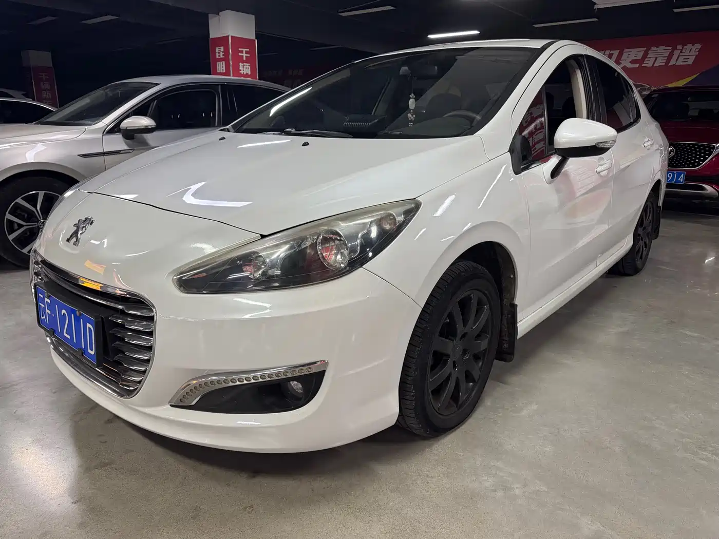 Peugeot 308 2014 Model Joy Edition Classic 1.6L Manual Superior Style