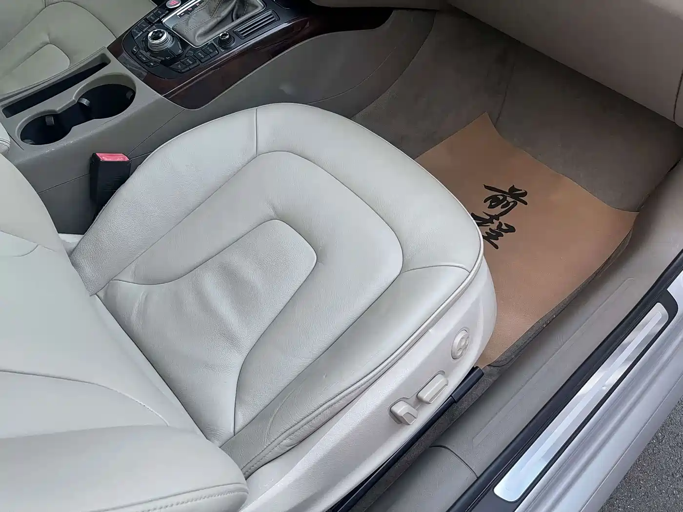 Фото 14 - Audi A4L