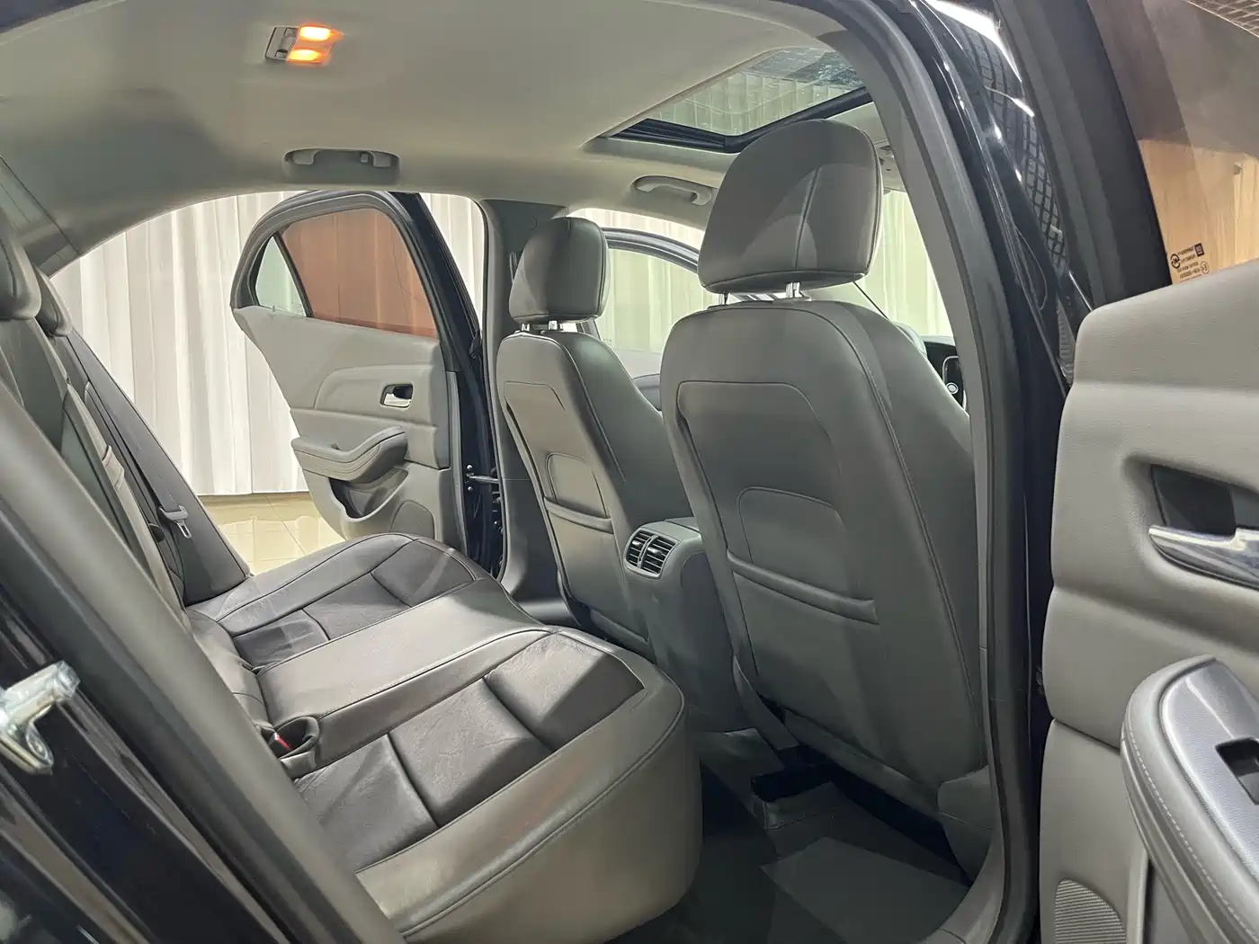 Chevrolet Malibu 2013 2.0L Automatic Luxury Edition фото 13