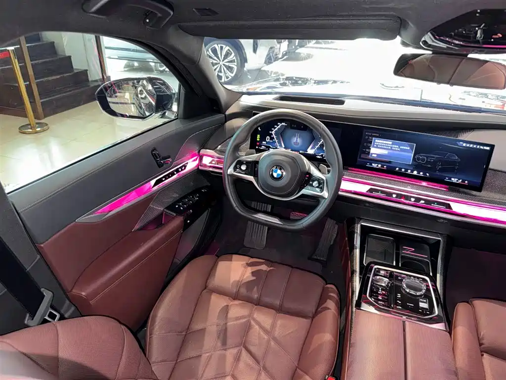 BMW 7 Series 2023 740Li Exclusive M Sport Package фото 25