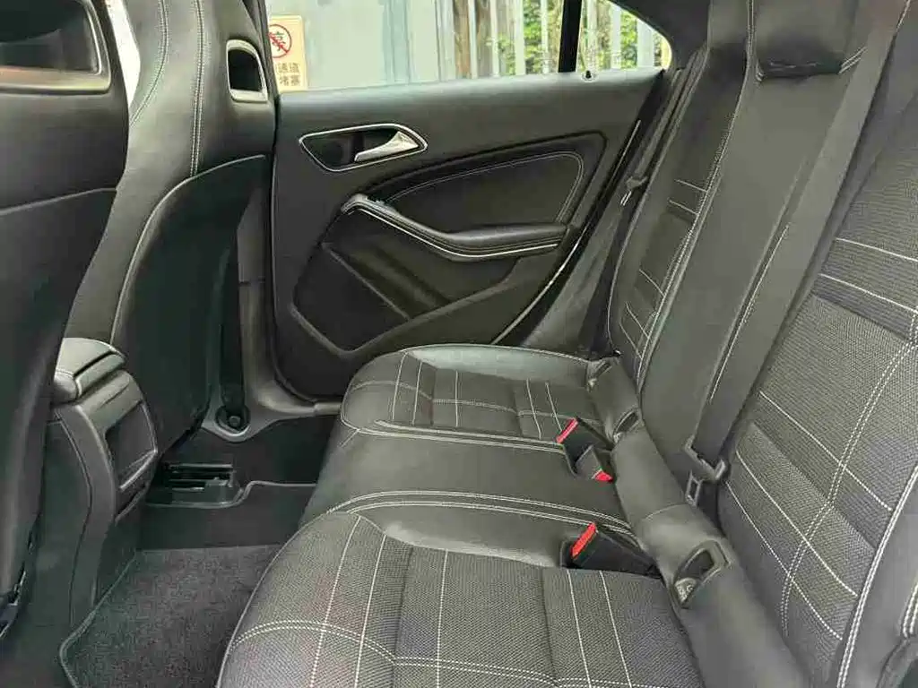 Mercedes-Benz CLA (Import) 2016 CLA 200 Sport фото 10