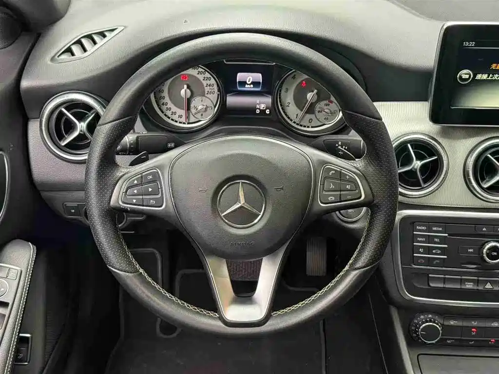Mercedes-Benz CLA (Import) 2016 CLA 200 Sport фото 6