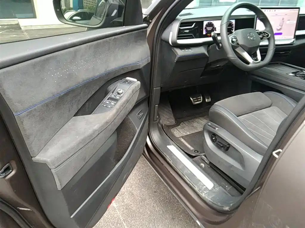 Volkswagen Teramont 2025 Teramont Pro 450TSI 4WD Summit Edition фото 16