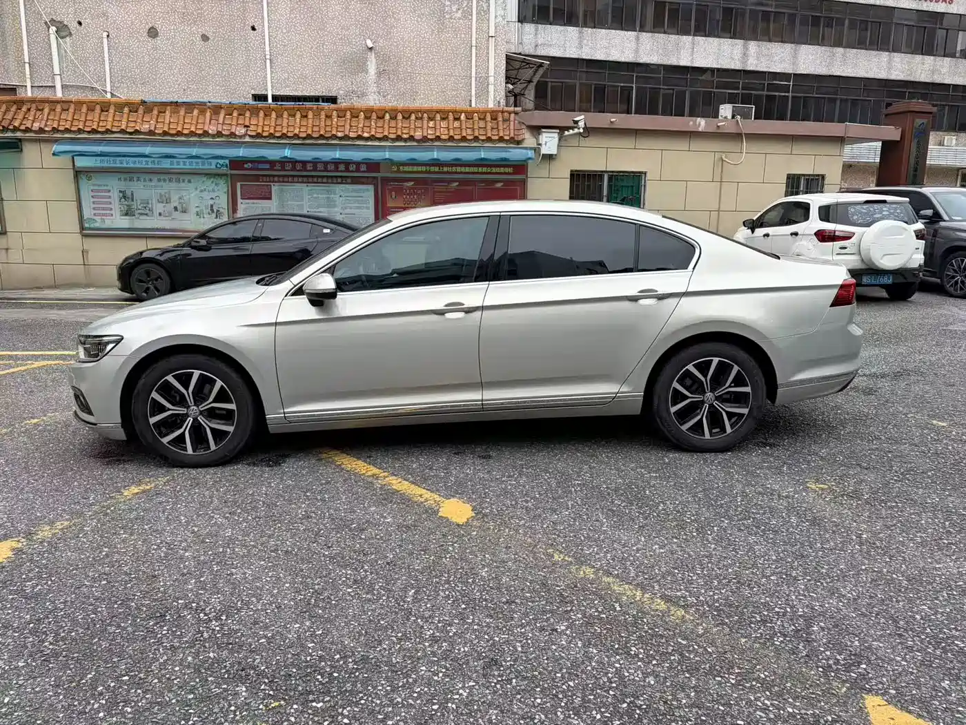 Volkswagen Magotan 2020 330TSI DSG Leading фото 8