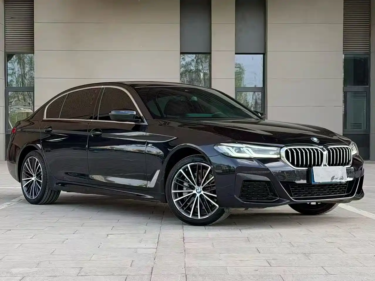 BMW 5 Series 2023 530Li Leading M Sport Package фото 3
