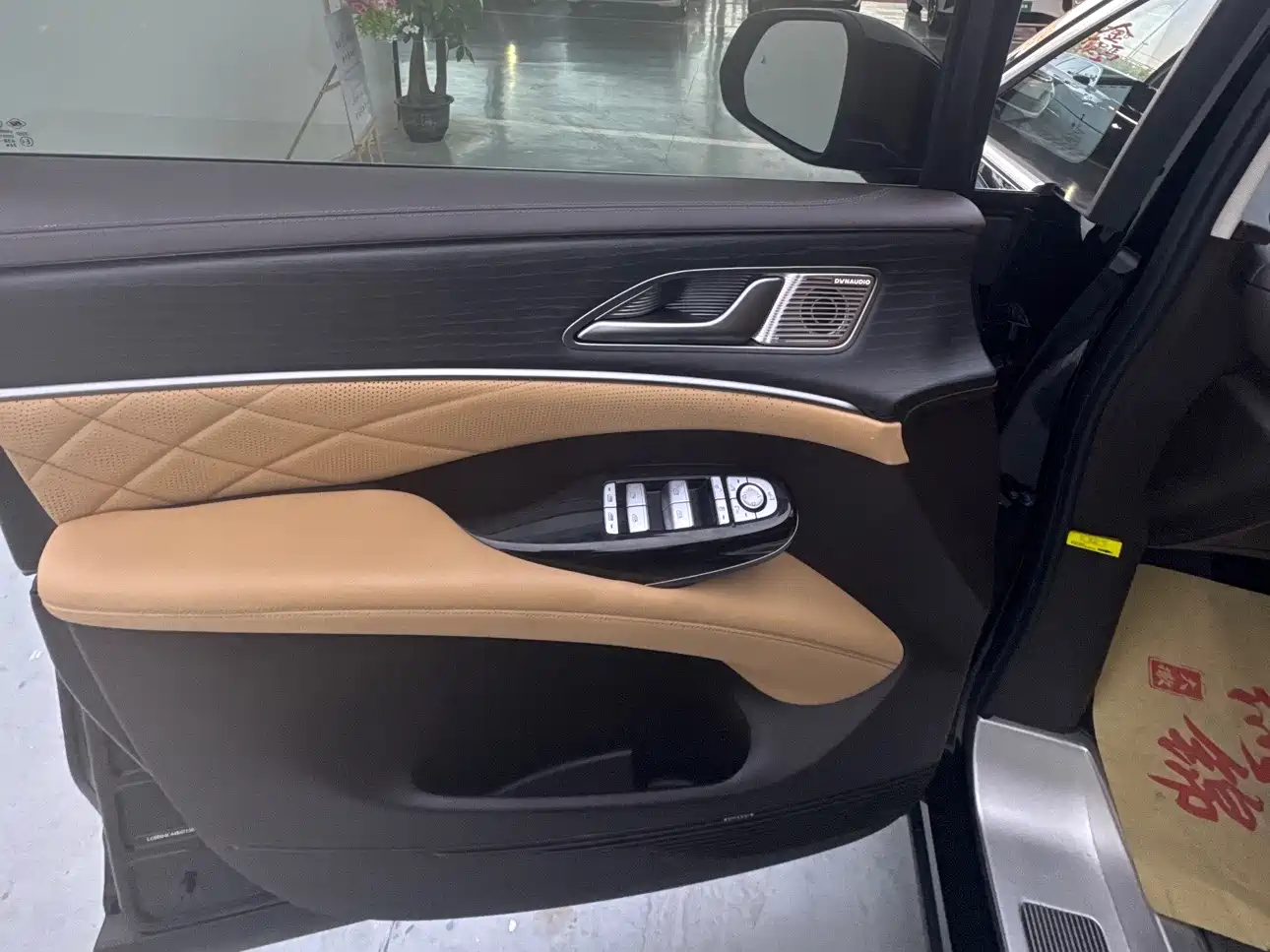 Denza D9 2024 DM-i 980 AWD Prestige фото 5