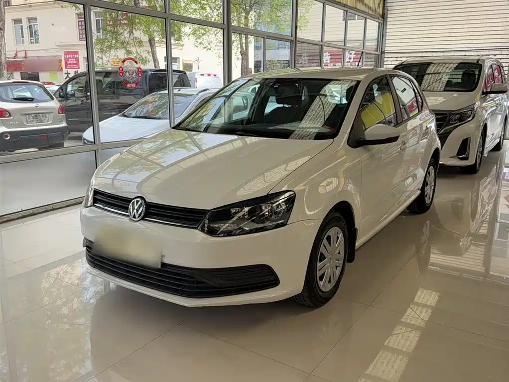 Volkswagen Polo 2016 1.4L Automatic Trend фото 2
