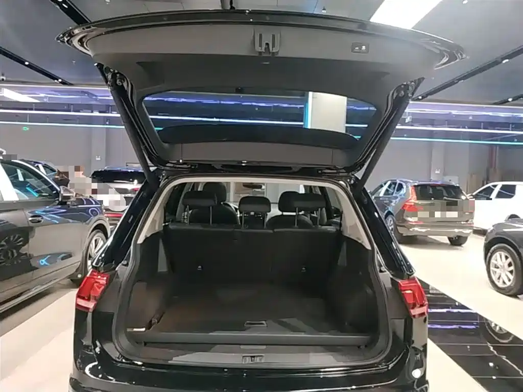 Volkswagen Tiguan L 2021 330TSI Automatic 2WD R-Line Premium фото 19