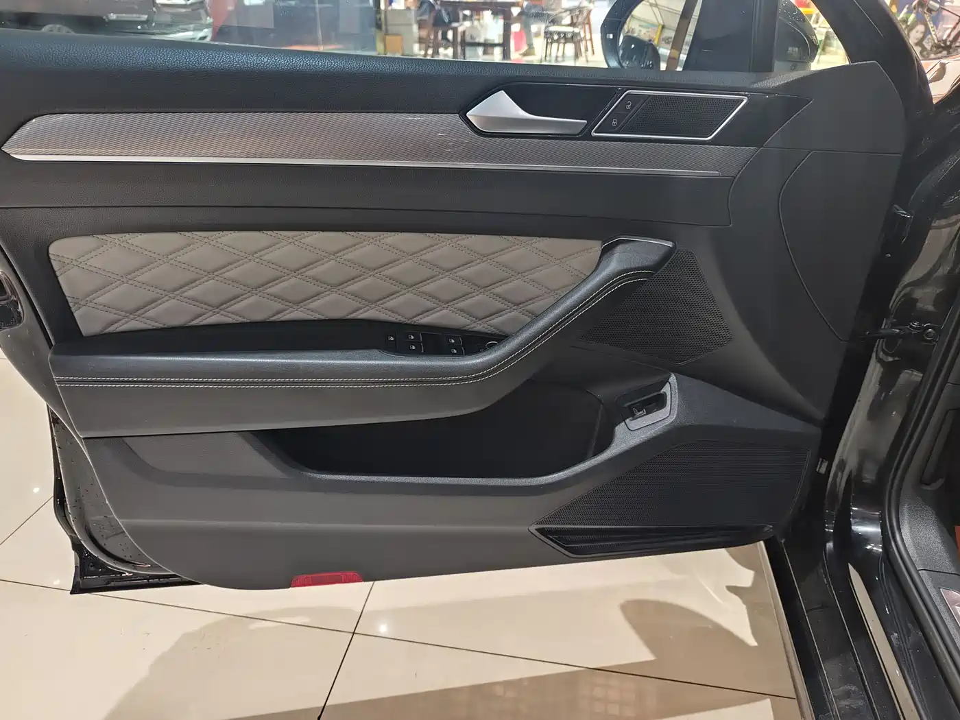 Volkswagen Magotan 2023 2 Million Units Anniversary Edition 330TSI DSG Leading Type фото 3