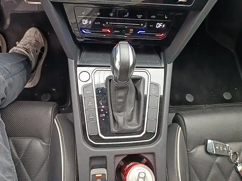 VOLKSWAGEN MAGOTAN GTE PLUG-IN HYBRID