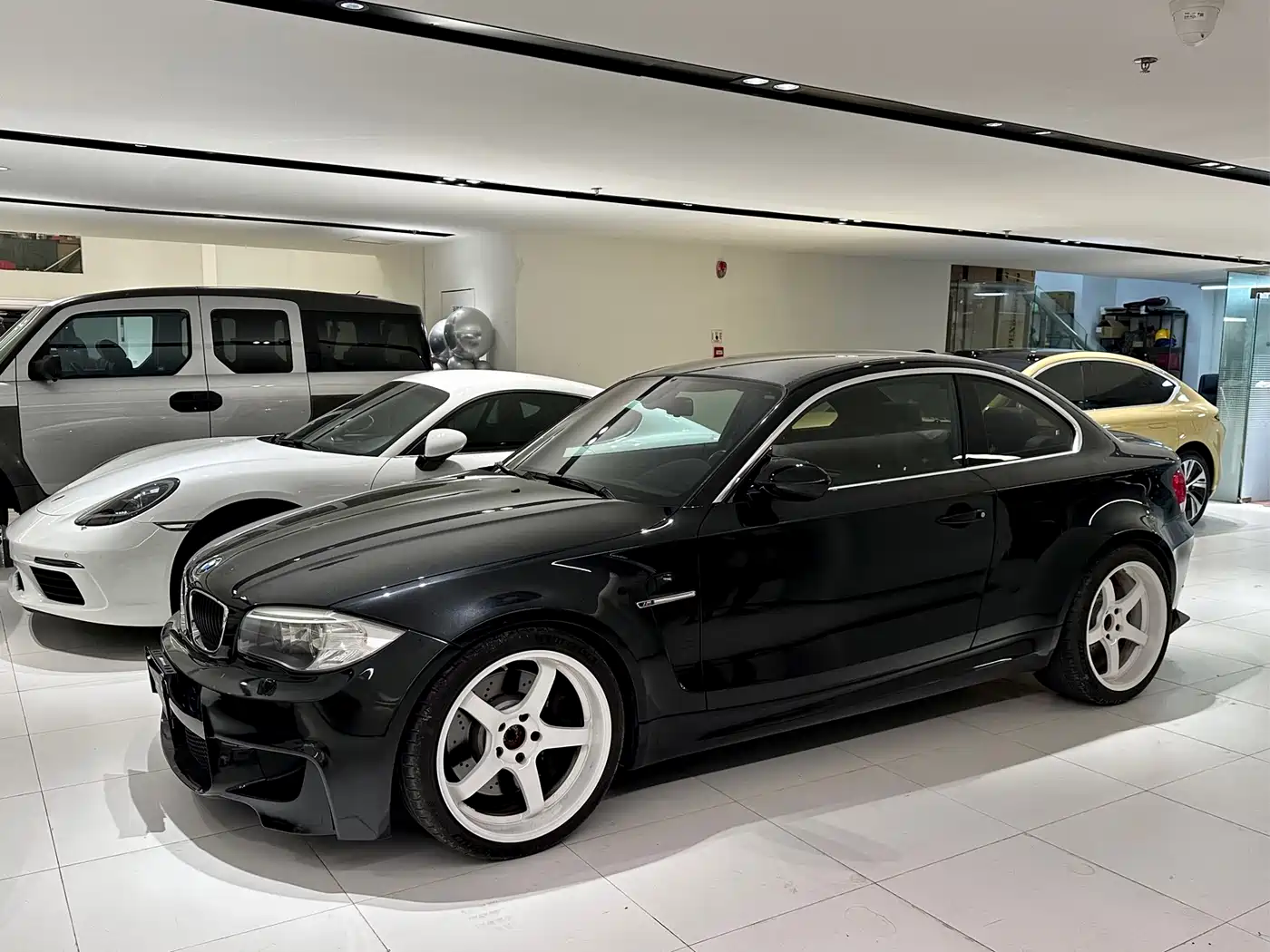BMW 1 Series M 2011 1M Coupe фото 3
